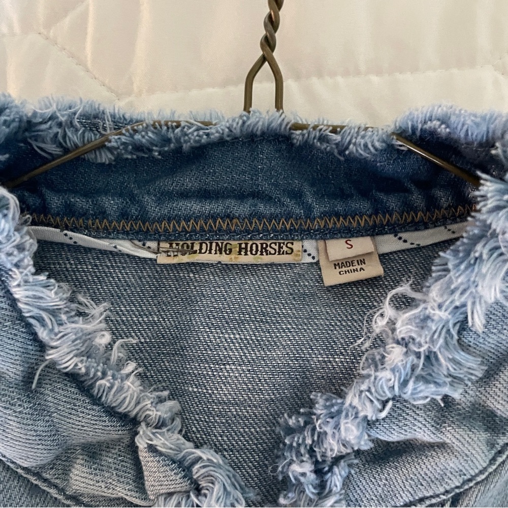 Anthropologie Frayed Chambray Henley S​mall - Picture 7 of 8